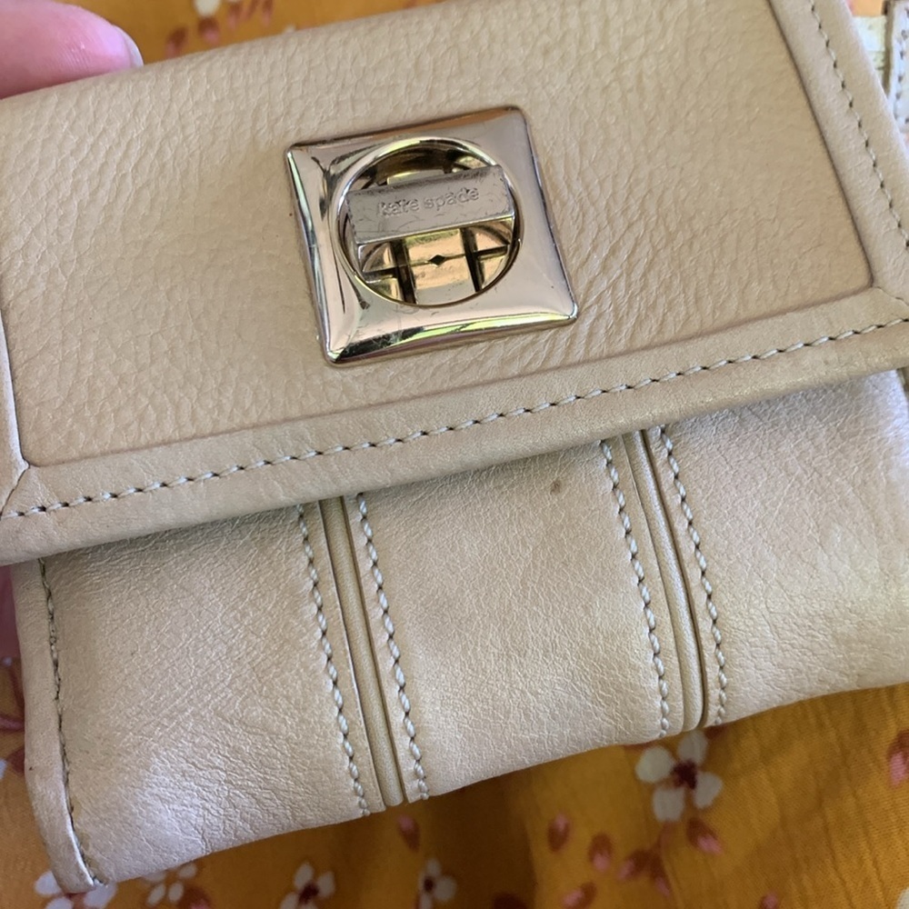 Kate Spade Vintage Trifold Cream Tan Leather  Wallet Gold Turn Lock Coin Purse - Picture 4 of 14